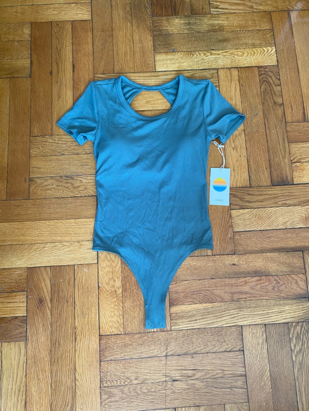 NEW Vuori Pose Bodysuit XS Green Marsh Short Sleeve Cutout Back